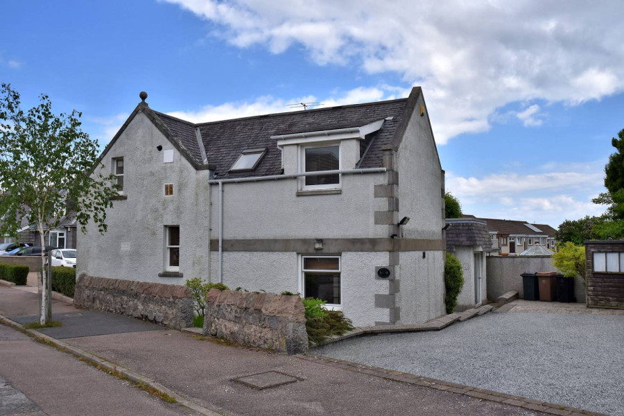 Photo of 43 Newlands Cottage, Newlands Crescent, Aberdeen, AB10 6LG — offers over £380,000