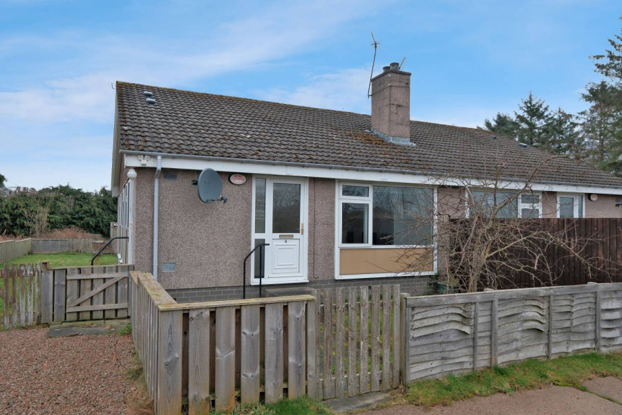 Photo of 4 Eastside Gardens, Bucksburn, Aberdeen, AB21 9SN — offers over £150,000