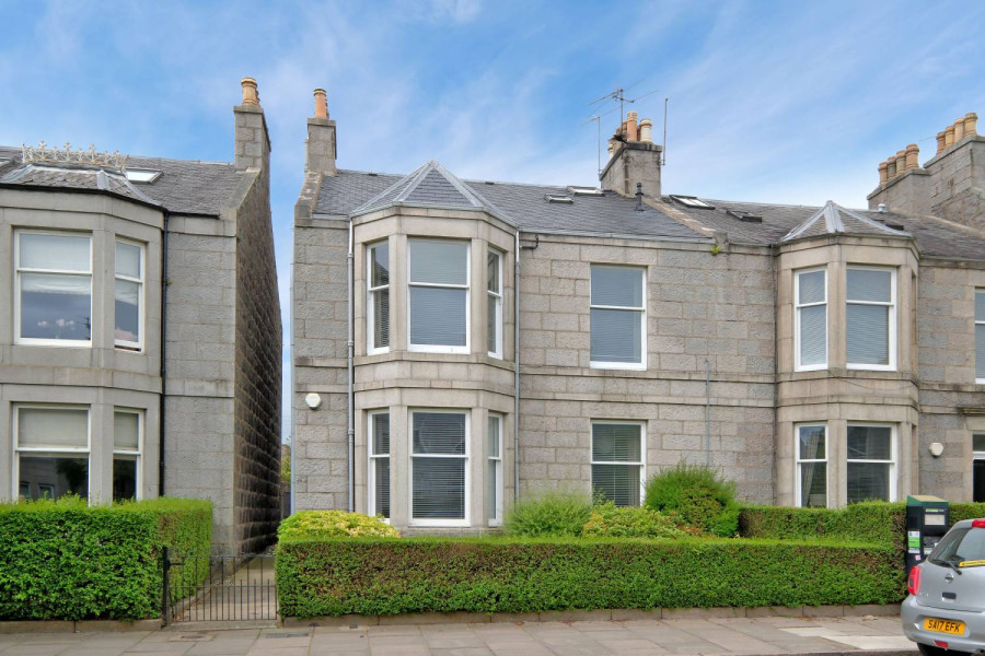 Photo of 57 Fountainhall Road, Aberdeen, AB15 4EH — offer over £250,000